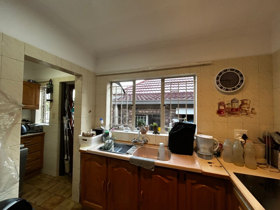 To Let 3 Bedroom Property for Rent in Waverley Gauteng