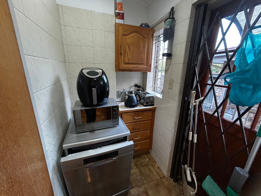 To Let 3 Bedroom Property for Rent in Waverley Gauteng