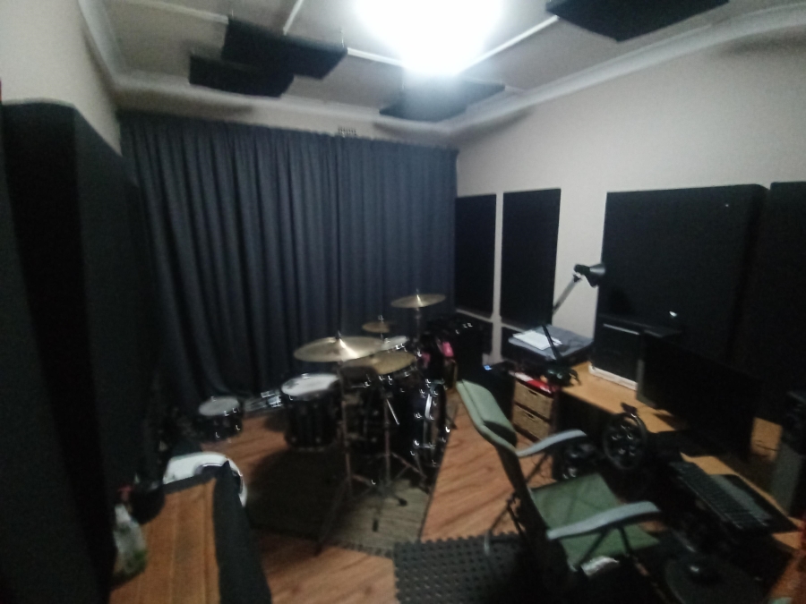 4 Bedroom Property for Sale in Alberante Gauteng