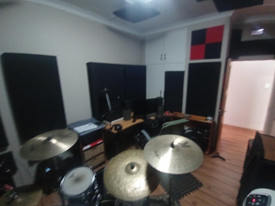 4 Bedroom Property for Sale in Alberante Gauteng