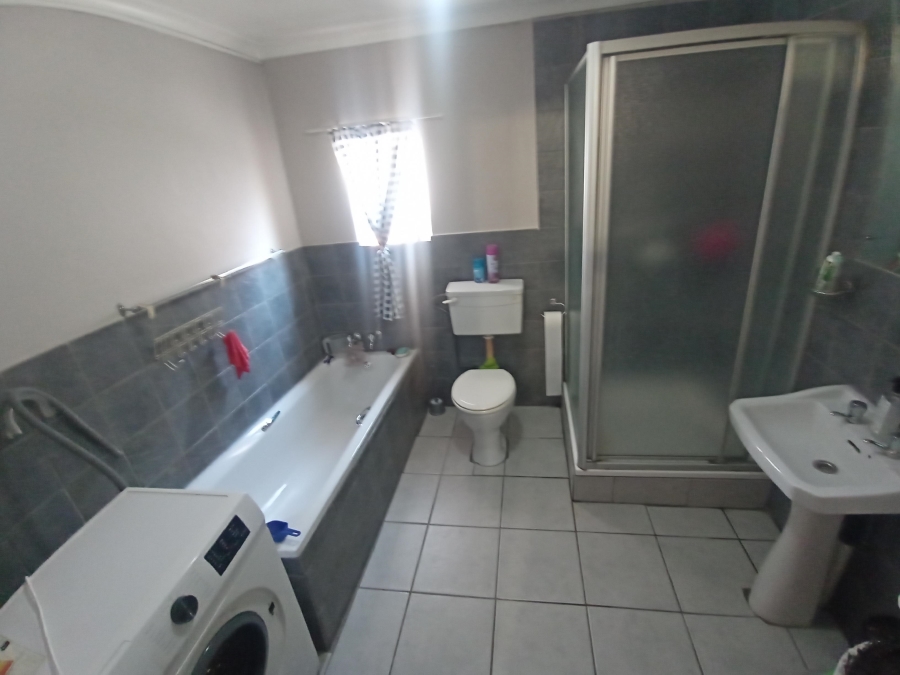 4 Bedroom Property for Sale in Alberante Gauteng