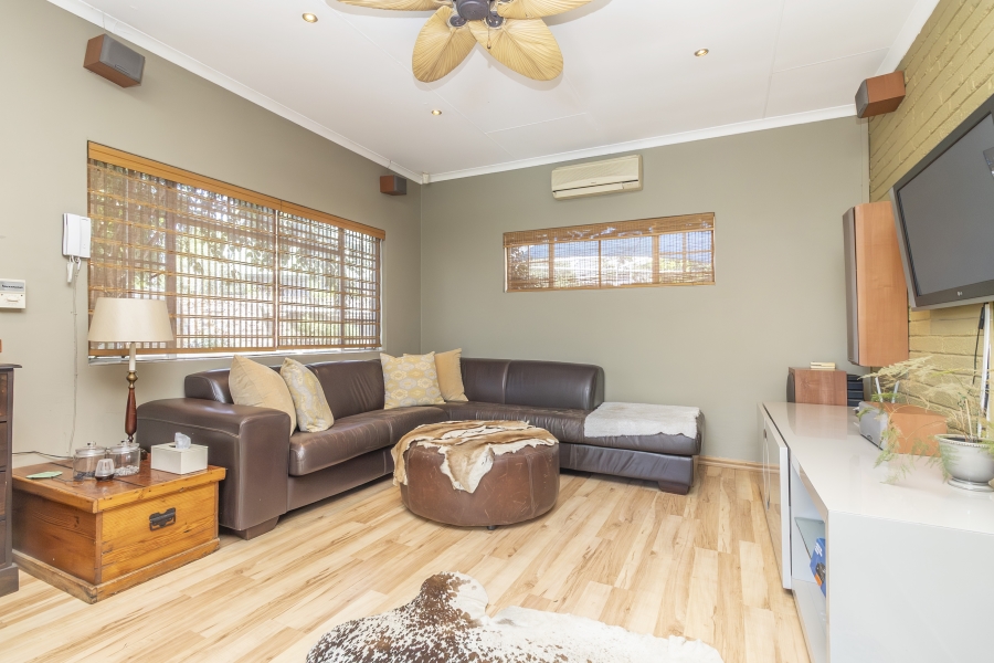 To Let 3 Bedroom Property for Rent in Maroeladal Gauteng