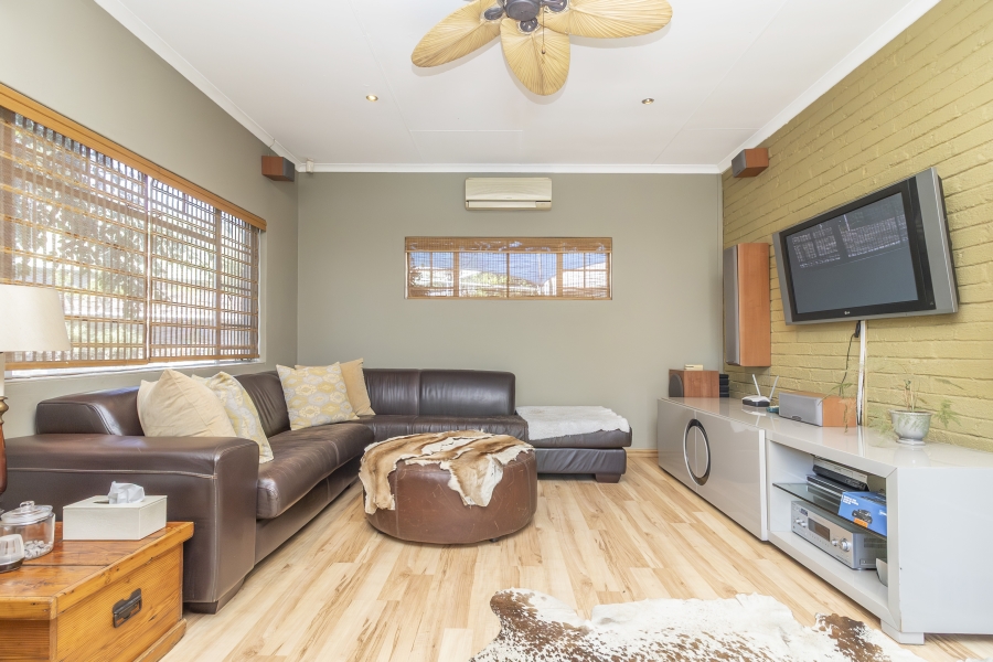 To Let 3 Bedroom Property for Rent in Maroeladal Gauteng