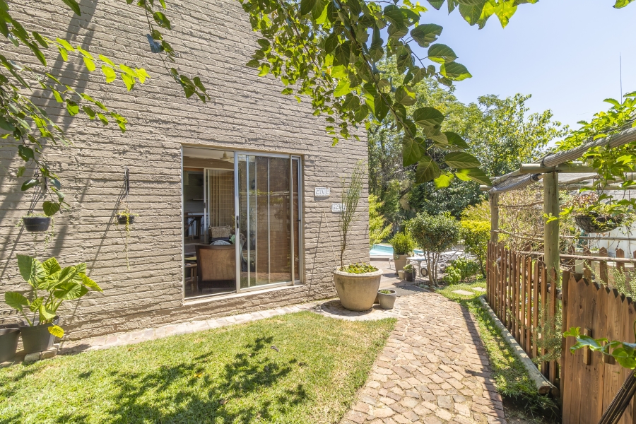 To Let 3 Bedroom Property for Rent in Maroeladal Gauteng