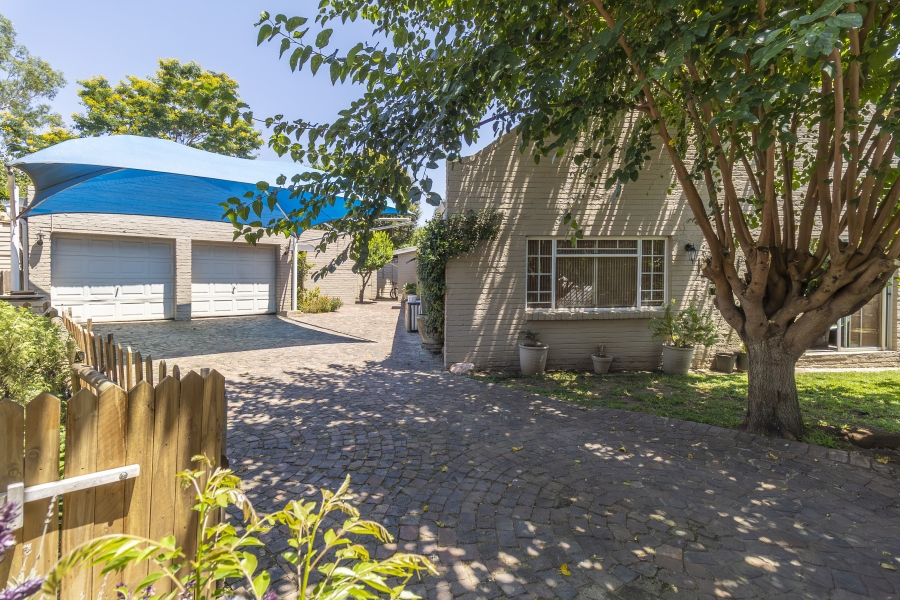 To Let 3 Bedroom Property for Rent in Maroeladal Gauteng