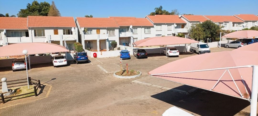 2 Bedroom Property for Sale in Glen Marais Gauteng