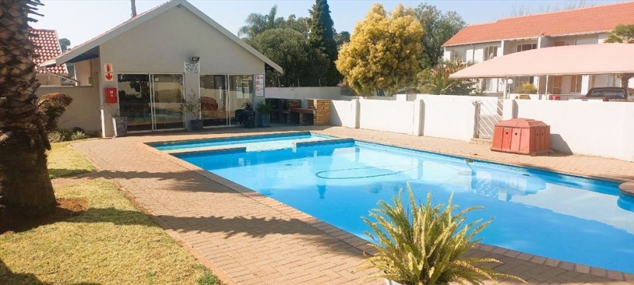 2 Bedroom Property for Sale in Glen Marais Gauteng