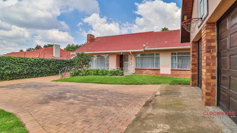 4 Bedroom Property for Sale in Selcourt Gauteng