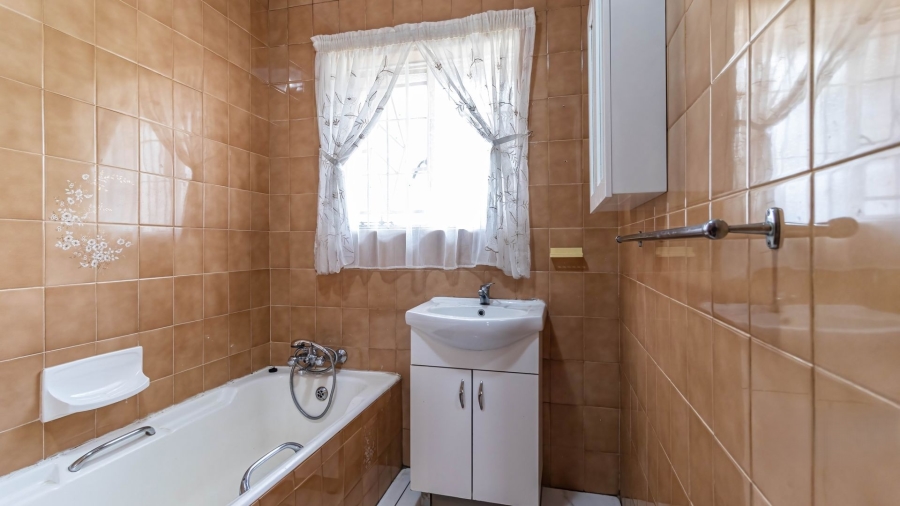 4 Bedroom Property for Sale in Selcourt Gauteng