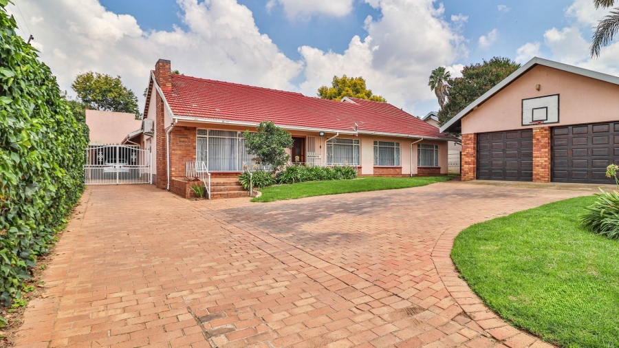 4 Bedroom Property for Sale in Selcourt Gauteng