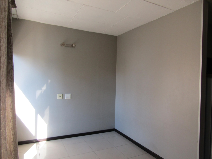 To Let 1 Bedroom Property for Rent in Braamfontein Gauteng