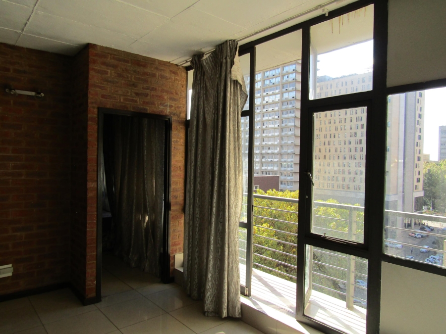 To Let 1 Bedroom Property for Rent in Braamfontein Gauteng