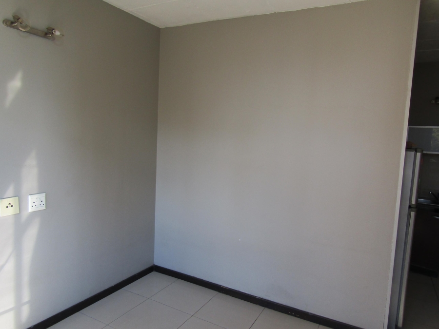 To Let 1 Bedroom Property for Rent in Braamfontein Gauteng