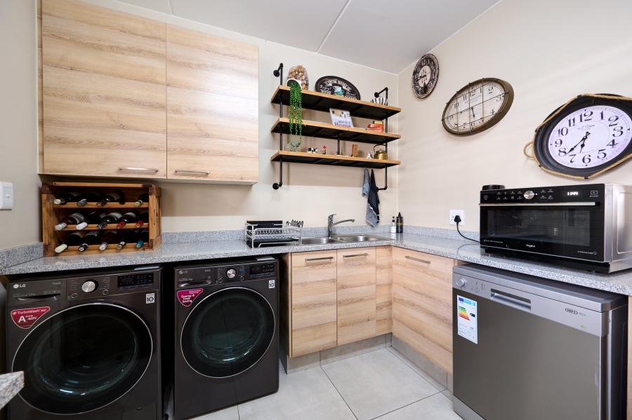 3 Bedroom Property for Sale in Broadacres Gauteng