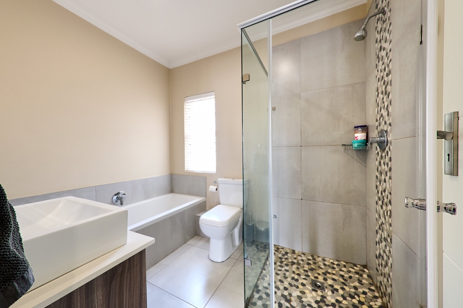 3 Bedroom Property for Sale in Broadacres Gauteng