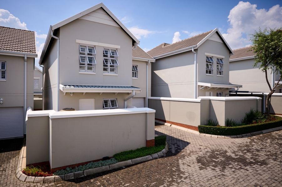 3 Bedroom Property for Sale in Broadacres Gauteng
