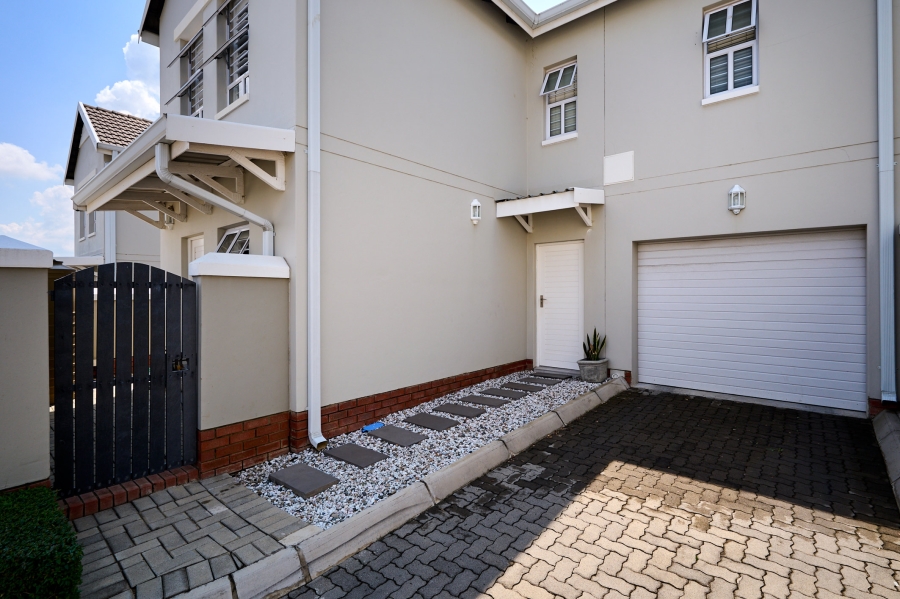 3 Bedroom Property for Sale in Broadacres Gauteng