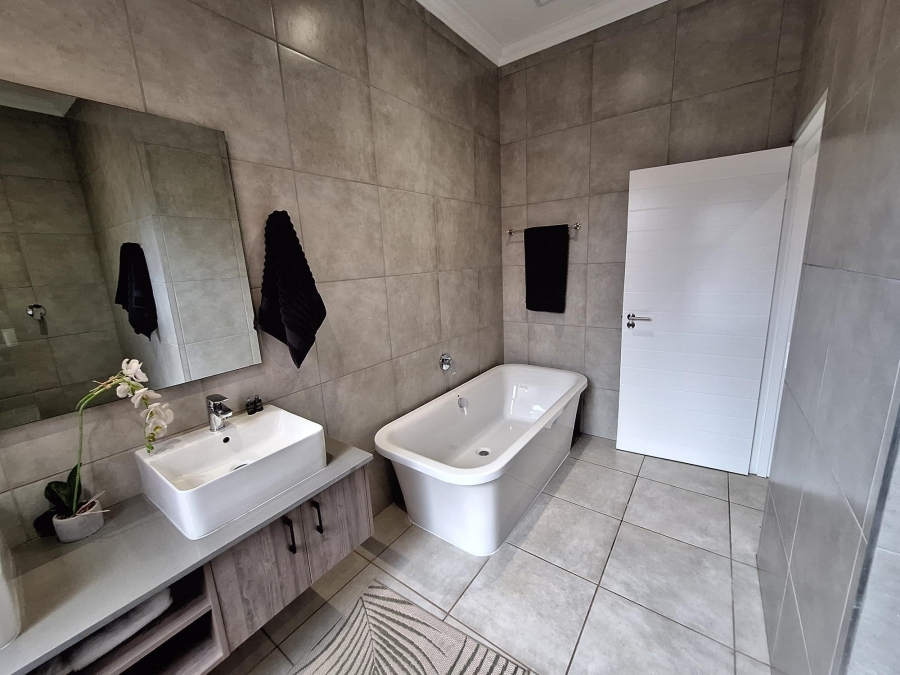 3 Bedroom Property for Sale in Six Fountains Residential Estate Gauteng