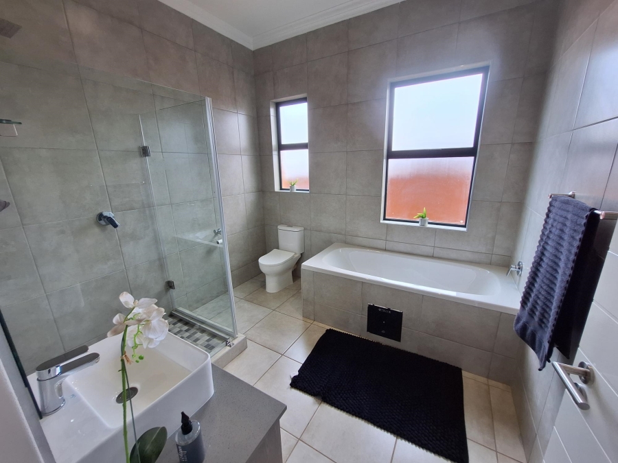 3 Bedroom Property for Sale in Six Fountains Residential Estate Gauteng