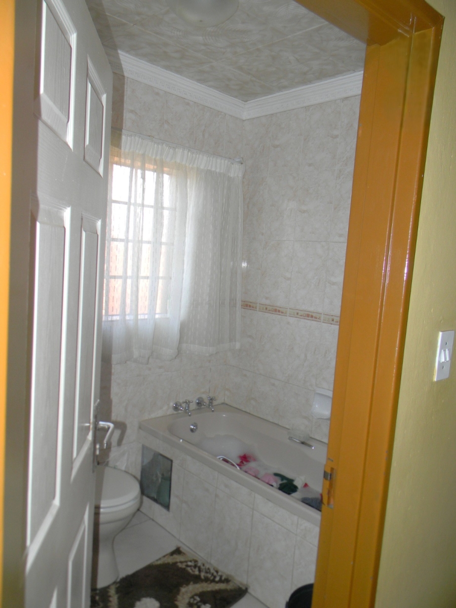 4 Bedroom Property for Sale in Commercia Gauteng