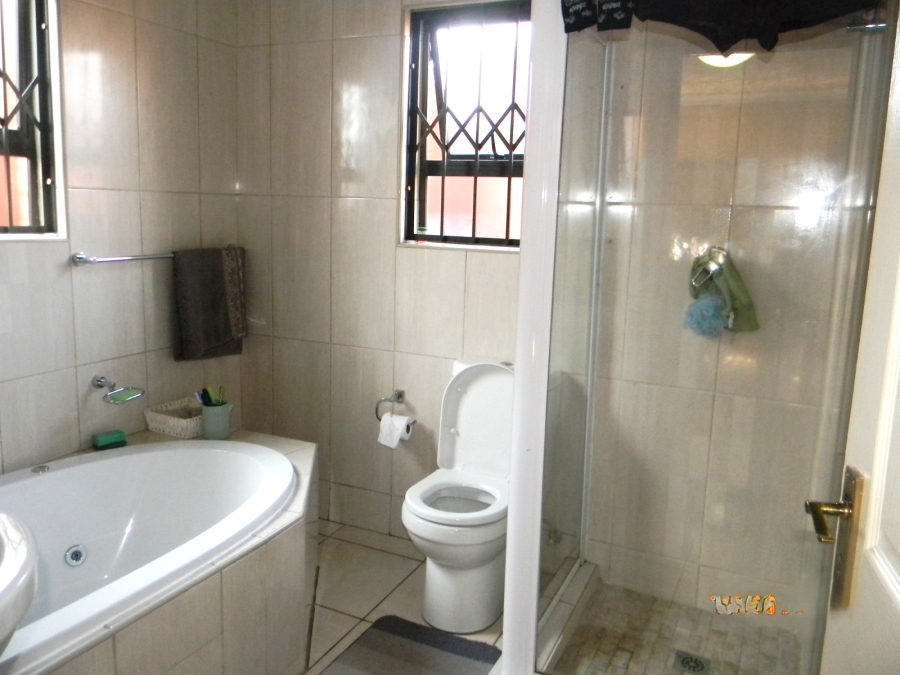 4 Bedroom Property for Sale in Commercia Gauteng