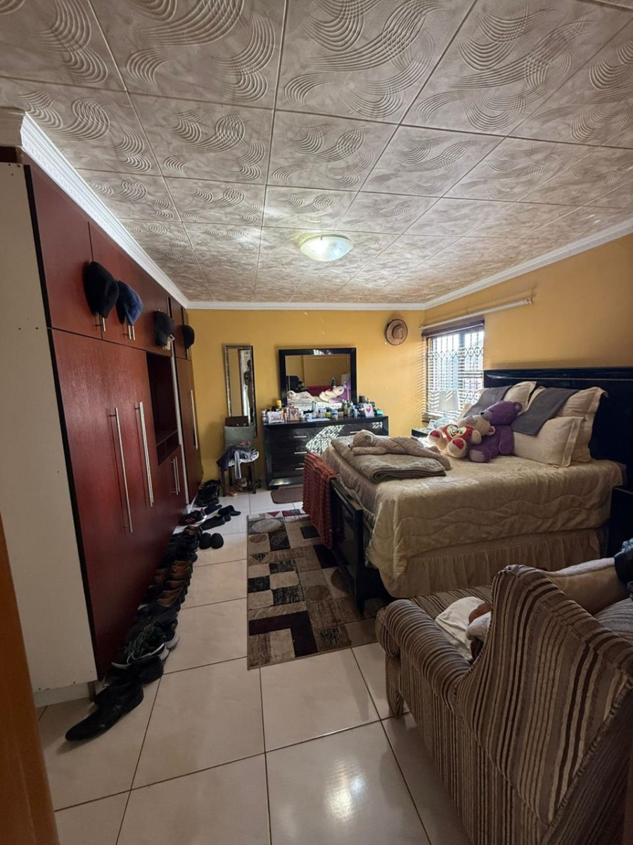 4 Bedroom Property for Sale in Commercia Gauteng