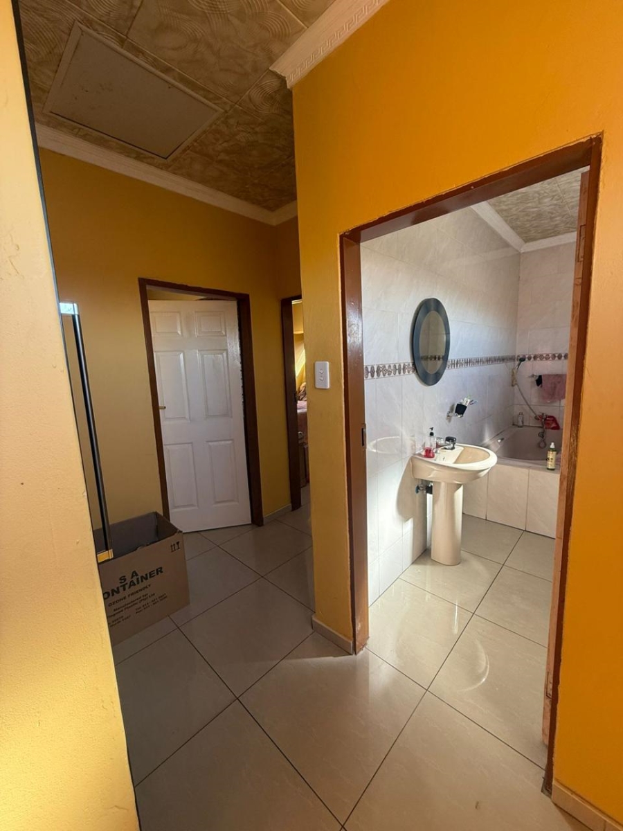 4 Bedroom Property for Sale in Commercia Gauteng