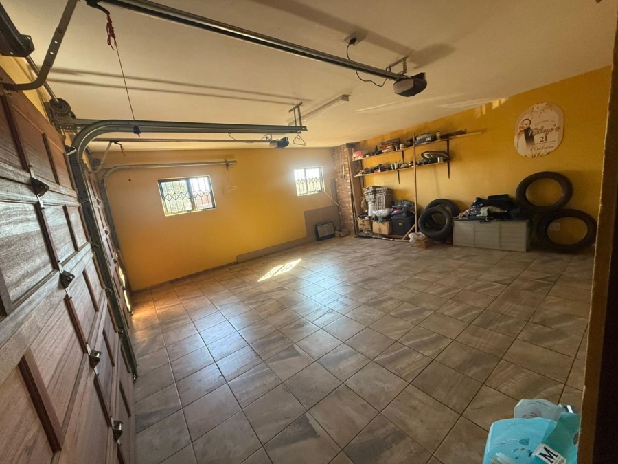 4 Bedroom Property for Sale in Commercia Gauteng