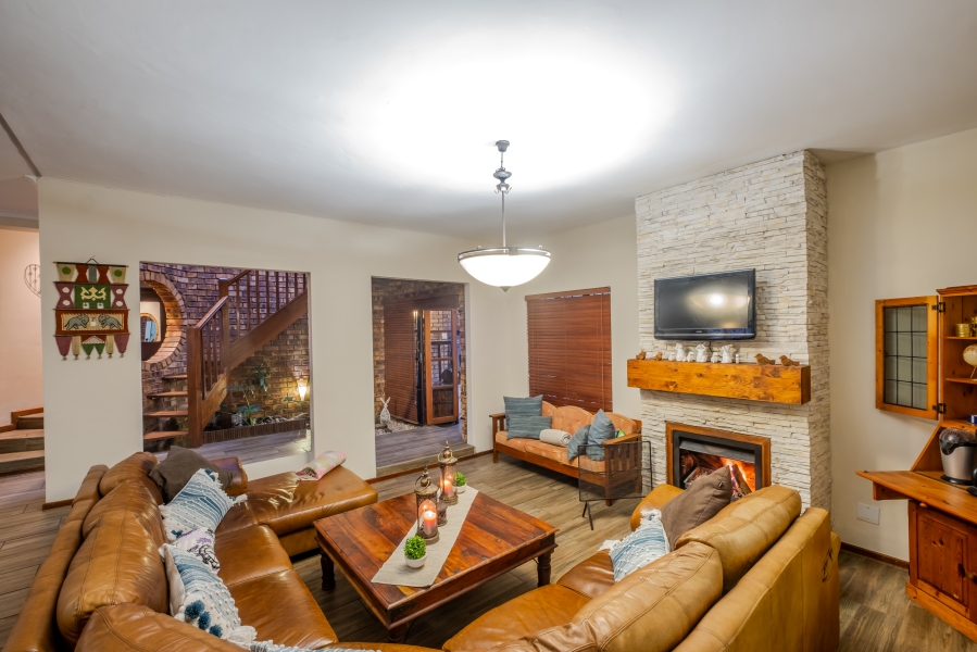 5 Bedroom Property for Sale in Moreleta Park Gauteng