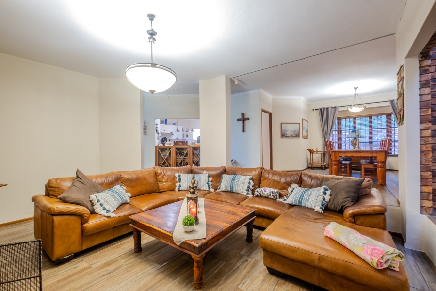 5 Bedroom Property for Sale in Moreleta Park Gauteng