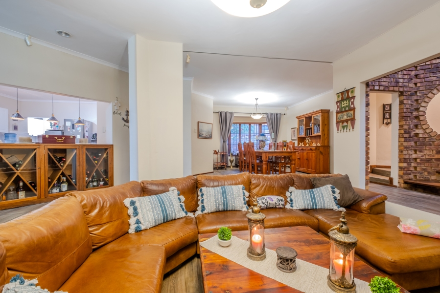 5 Bedroom Property for Sale in Moreleta Park Gauteng