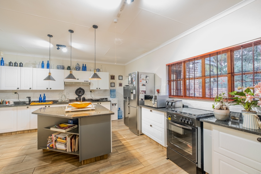 5 Bedroom Property for Sale in Moreleta Park Gauteng