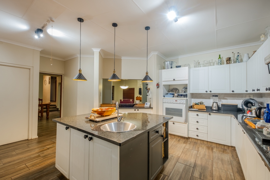 5 Bedroom Property for Sale in Moreleta Park Gauteng