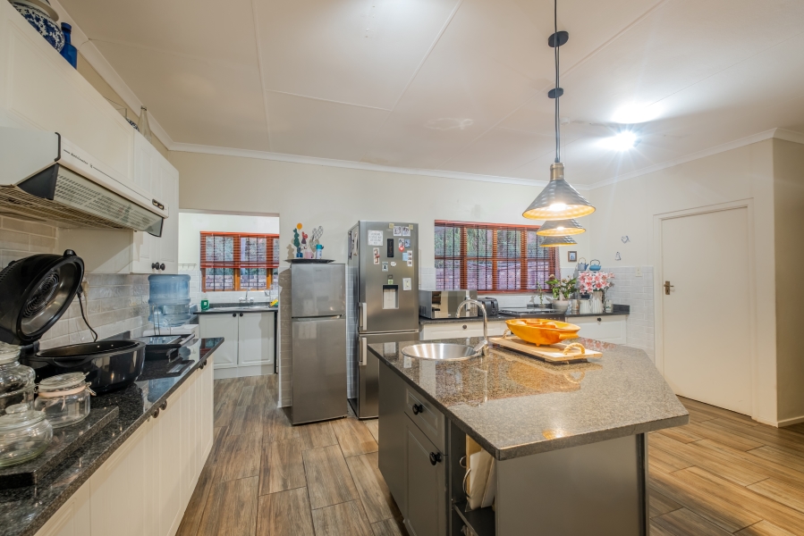 5 Bedroom Property for Sale in Moreleta Park Gauteng