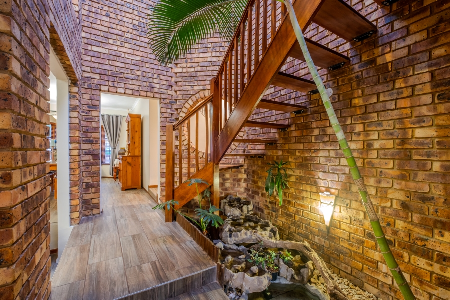 5 Bedroom Property for Sale in Moreleta Park Gauteng