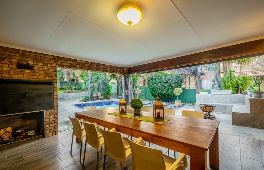 5 Bedroom Property for Sale in Moreleta Park Gauteng