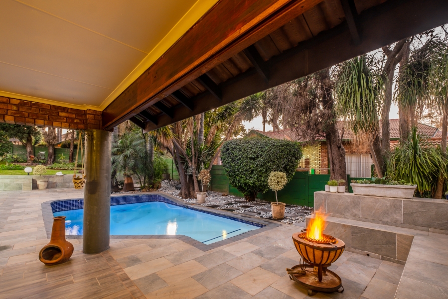 5 Bedroom Property for Sale in Moreleta Park Gauteng