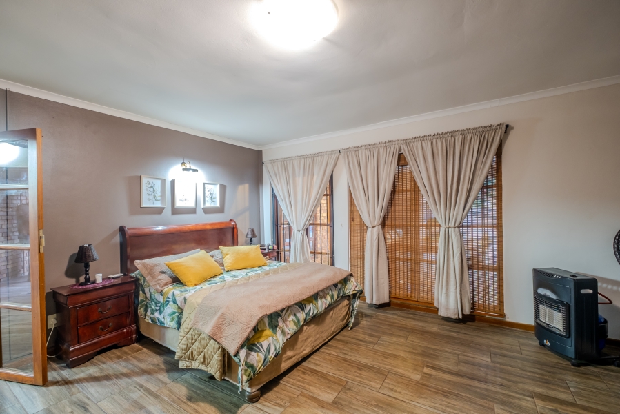 5 Bedroom Property for Sale in Moreleta Park Gauteng