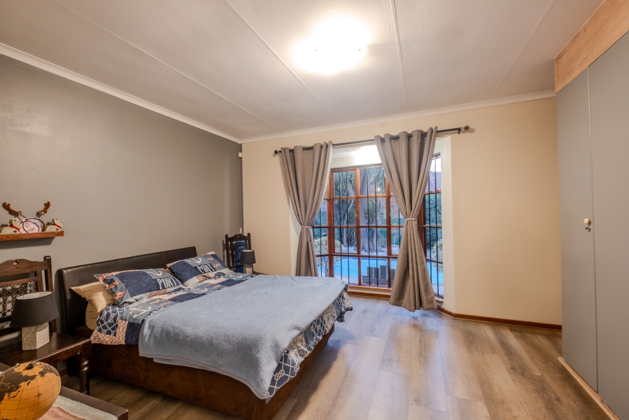 5 Bedroom Property for Sale in Moreleta Park Gauteng
