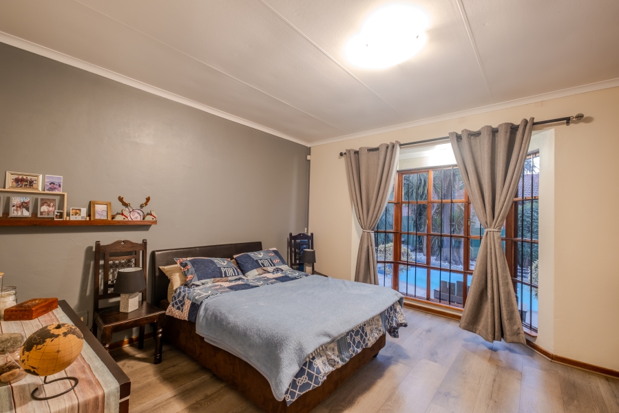 5 Bedroom Property for Sale in Moreleta Park Gauteng