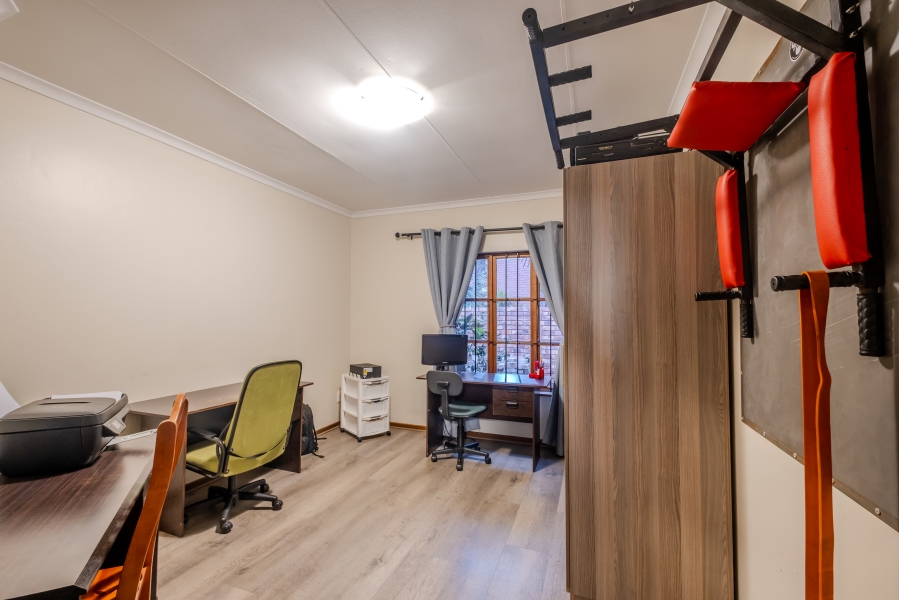 5 Bedroom Property for Sale in Moreleta Park Gauteng