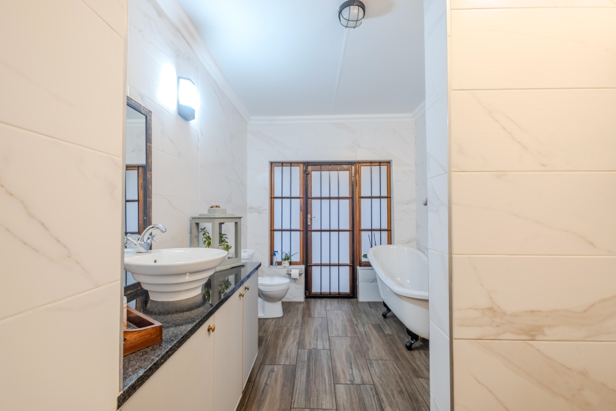 5 Bedroom Property for Sale in Moreleta Park Gauteng