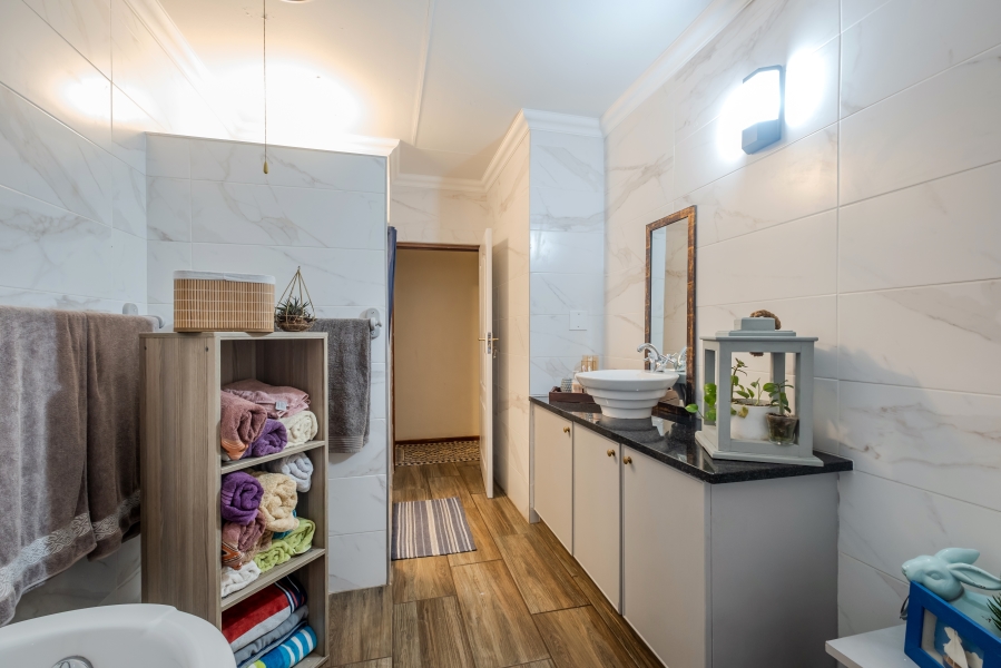 5 Bedroom Property for Sale in Moreleta Park Gauteng