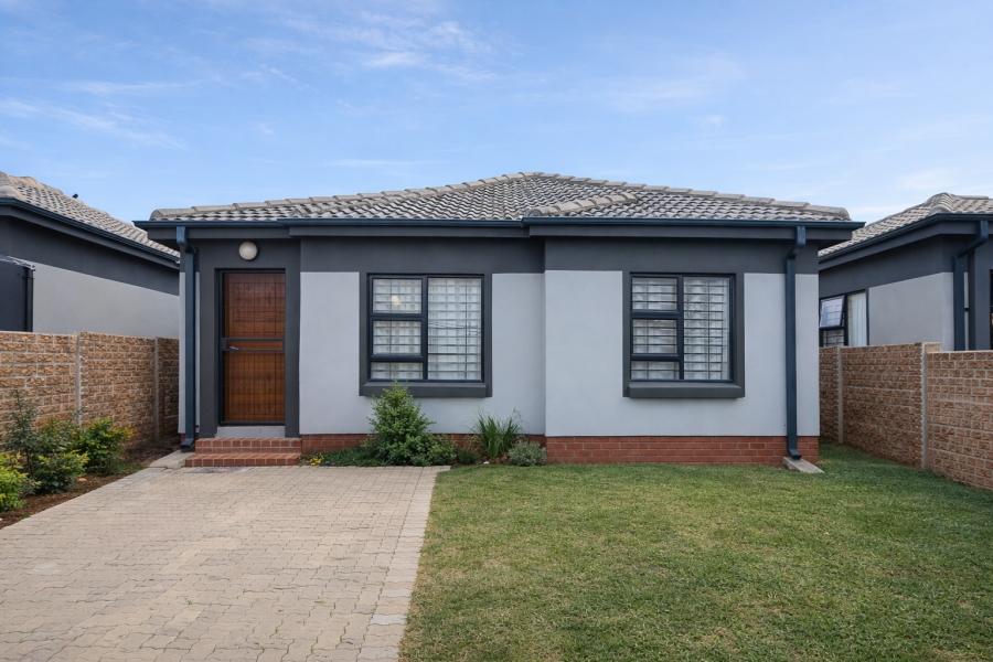 To Let 2 Bedroom Property for Rent in Fleurhof Gauteng