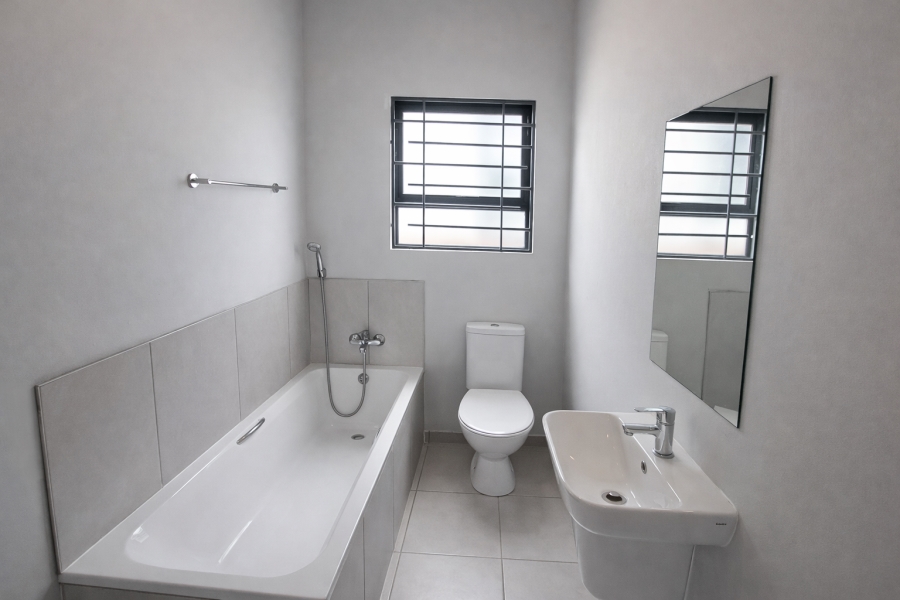 To Let 2 Bedroom Property for Rent in Fleurhof Gauteng