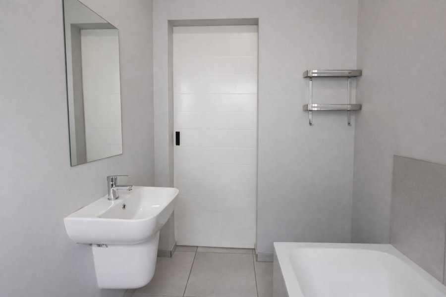 To Let 2 Bedroom Property for Rent in Fleurhof Gauteng