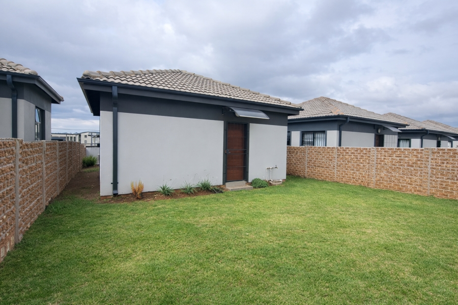 To Let 2 Bedroom Property for Rent in Fleurhof Gauteng