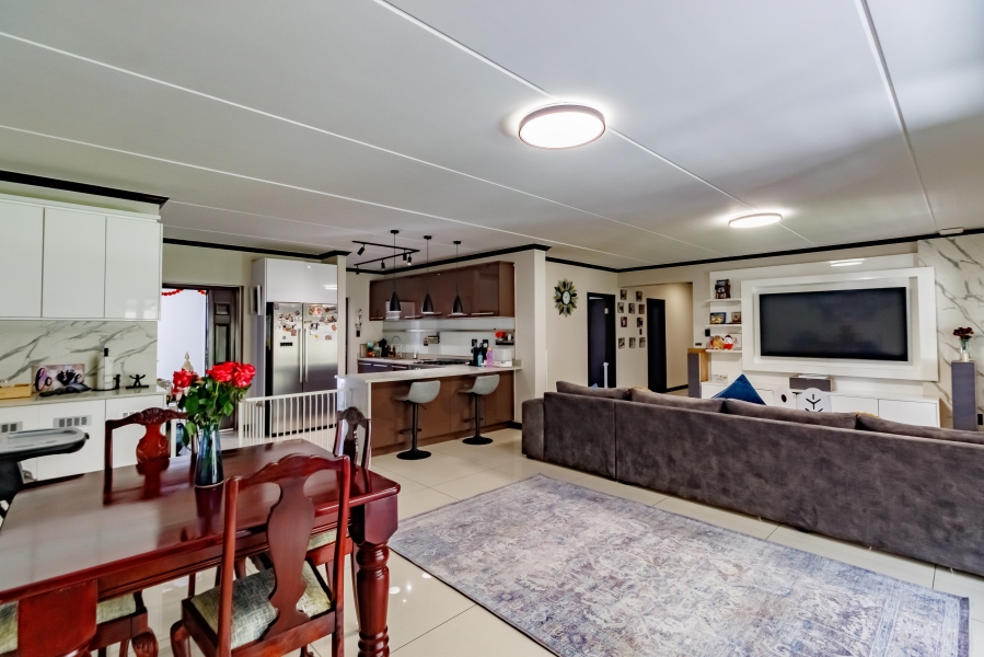 4 Bedroom Property for Sale in Carlswald Gauteng