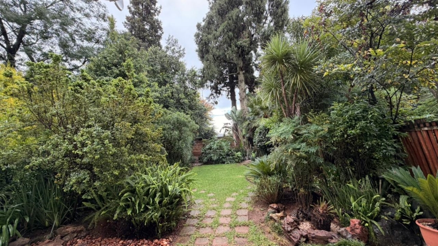 To Let 2 Bedroom Property for Rent in Sandown Gauteng