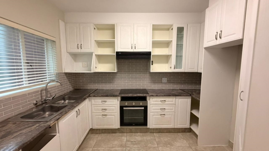 To Let 2 Bedroom Property for Rent in Sandown Gauteng